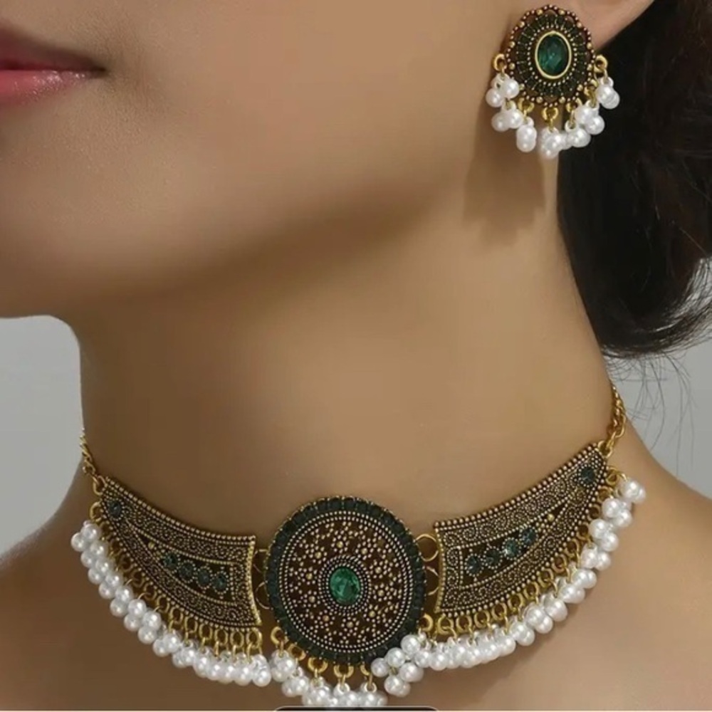 - Bollywood/ Indian/ Pakistani Jewelry set (earrings and necklace)